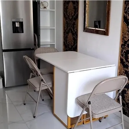 アパート Face A La *