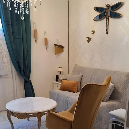 アパート Face A La